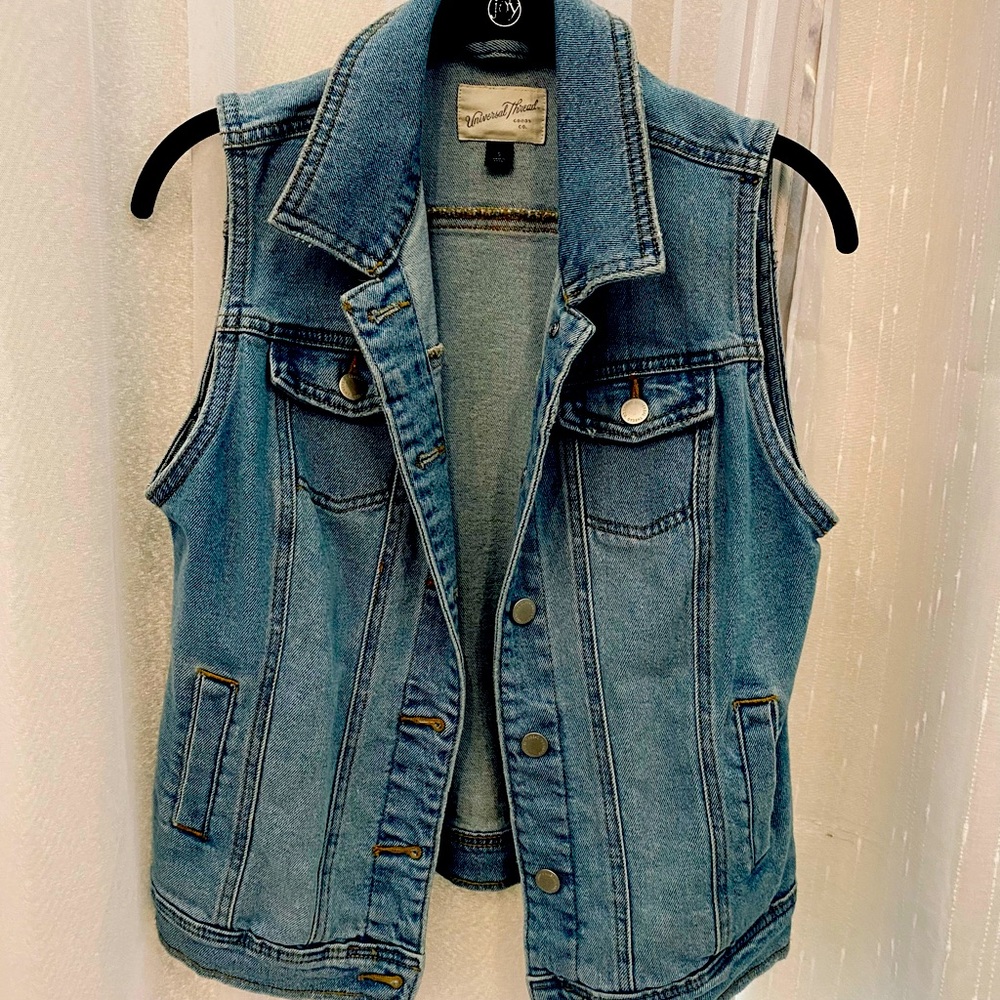 Universal Threads Jean Vest